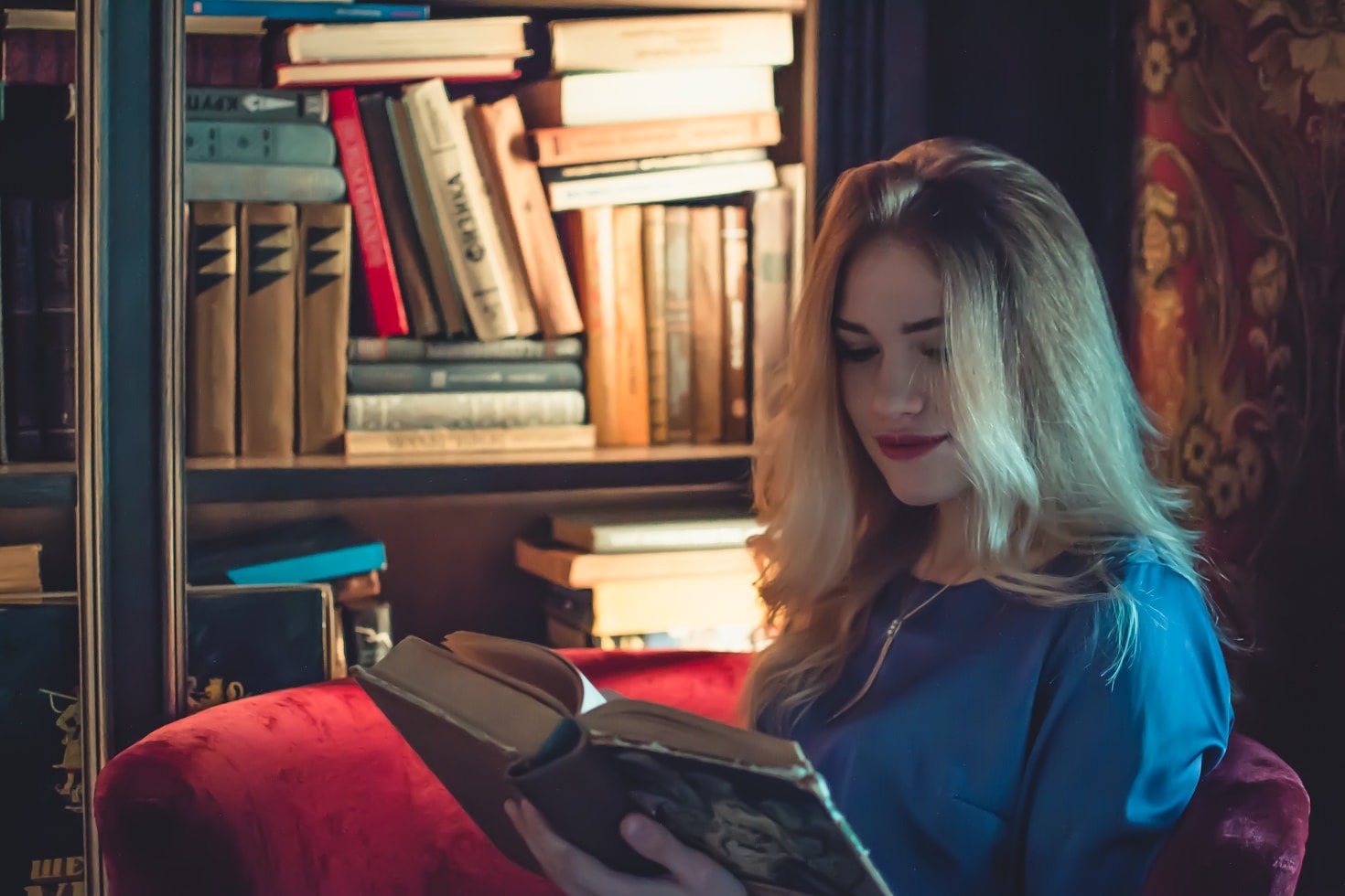 Crafting Atmospheric Settings For Dark Fiction